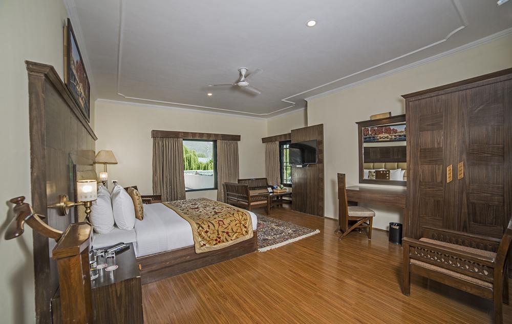 Lemon Tree Hotel Srinagar Dış mekan fotoğraf